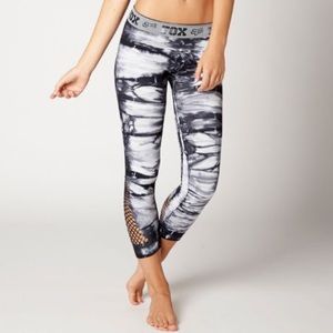 🦊FOX BLACK&WHITE CAPRIS🖤